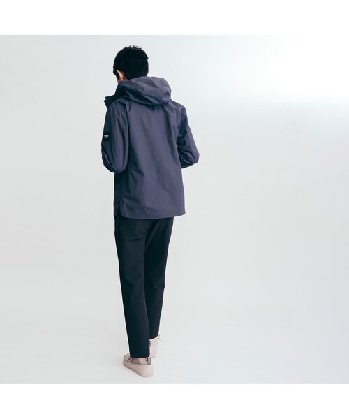 AIGLE(エーグル)の「透湿防水 アーバンマウンテンパーカジャケット(マウンテンパーカー・メンズ・ライトグレー/ダークネイビー・LL/S/M/L)」の22枚目の写真