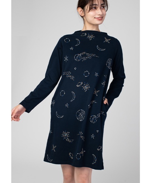 Design Tshirts Store graniph(デザイン ティーシャツ ストア グラニフ)の「ドットアンドラインユニバース|エンブロイダリーワンピース(ワンピース・レディース・ネイビー・FREE)」の9枚目の写真