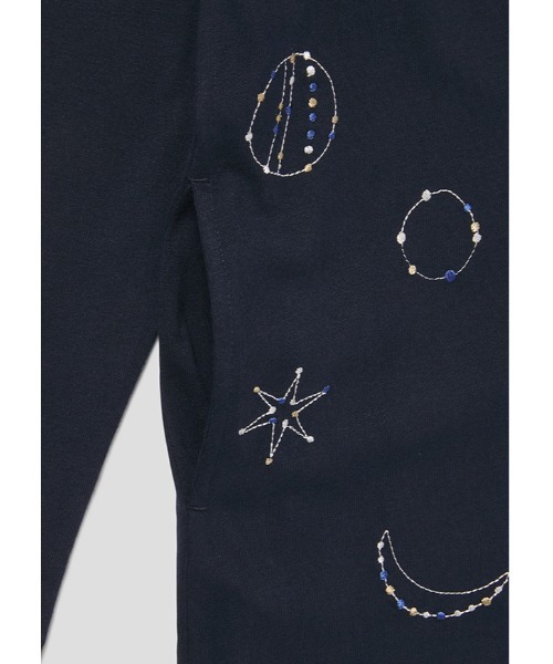 Design Tshirts Store graniph(デザイン ティーシャツ ストア グラニフ)の「ドットアンドラインユニバース|エンブロイダリーワンピース(ワンピース・レディース・ネイビー・FREE)」の2枚目の写真