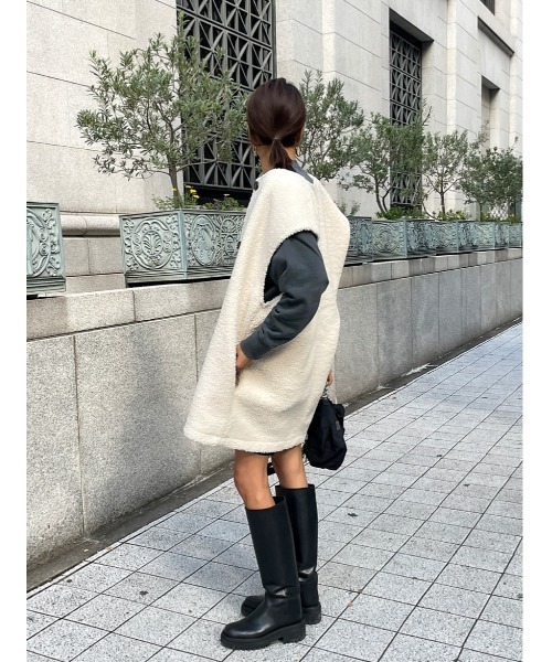 ulu(ウル)の「Original boa gilet coat(ノーカラーコート・レディース・アイボリー・FREE)」の3枚目の写真
