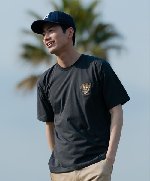 Blue Standard (ブルースタンダード)の「【BLUE STANDARD/ブルースタンダード】汗染みの目立ちにくいTシャツ ZEROSTAIN アニマルワンポイント刺繍Tシャツ(Tシャツ/カットソー・メンズ・チャコールグレー/ブルー/ホワイト/その他1/その他2/オリーブ/ピンク系その他/ホワイト系その他・X-LARGE/LARGE/SMALL/MEDIUM)」の4枚目の写真