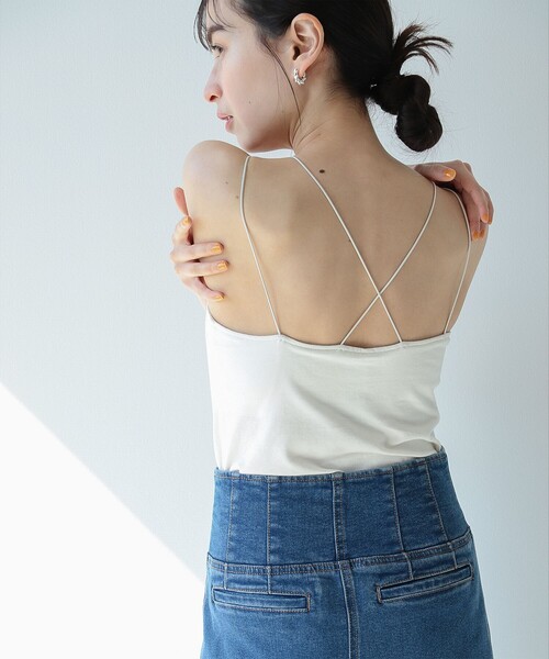 Ray BEAMS（レイビームス）の「バック クロス カップ キャミソール（キャミソール・レディース・ブルー系その他2/オレンジ/ホワイト/ブラック/ロイヤルブルー/イエロー/レッド/ラベンダー・ONE SIZE）」の2枚目の写真