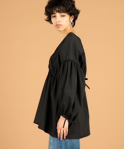 Whim Gazette（ウィムガゼット）の「【WEB限定】カシュクールブラウス（シャツ/ブラウス・レディース・オフホワイト/ブラック・FREE）」の9枚目の写真