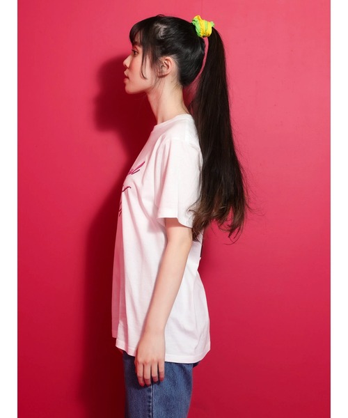 Green Parks(グリーンパークス)の「■STRANGER THINGS マテリアルガールズT(Tシャツ/カットソー・レディース・オフホワイト・FREE)」の3枚目の写真