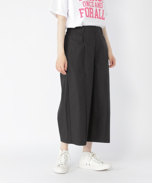 studio CLIP(スタディオクリップ)の「クロップドカラーパンツ(その他パンツ・レディース・イエロー/グリーン/ブラック/ブルー・MEDIUM/LARGE)」の2枚目の写真