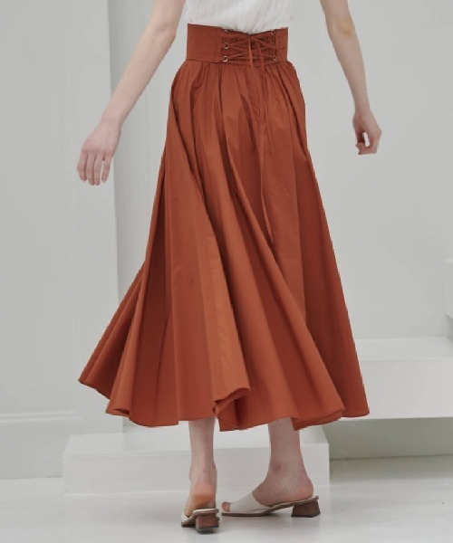 AND COUTURE（アンドクチュール）の「バックレースアップギャザーフレアスカート（スカート・レディース・ブラウン/オレンジ・MEDIUM）」の7枚目の写真