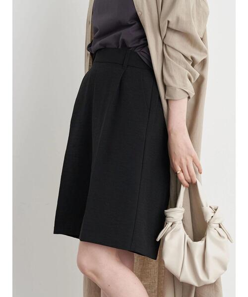 earth music&ecology(アースミュージックアンドエコロジー)の「タックハーフパンツ(その他パンツ・レディース・ライトイエロー/ライトベージュ/ブラック/ブルー系その他6・FREE)」の7枚目の写真