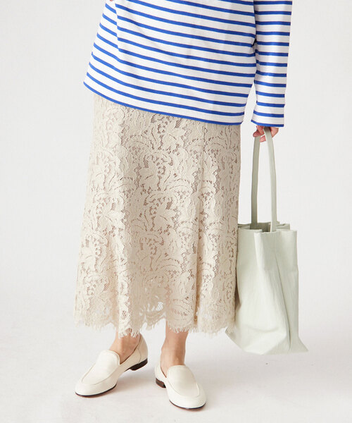 IENA（イエナ）の「レースフレアスカート（スカート・レディース・ベージュ/ブルー/ナチュラル・40/38/36/34）」の2枚目の写真