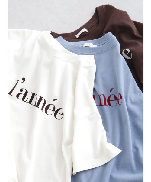 Te chichi(テチチ)の「フロッキーロゴプリントTシャツ(Tシャツ/カットソー・レディース・ブラウン/オフホワイト/ブルー・フリ-)」の2枚目の写真