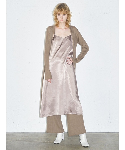 MIDIUMISOLID(ミディウミソリッド)の「サテンキャミソールワンピース(ワンピース・レディース・グリーン/ベージュ/アイボリー・FREE)」の3枚目の写真