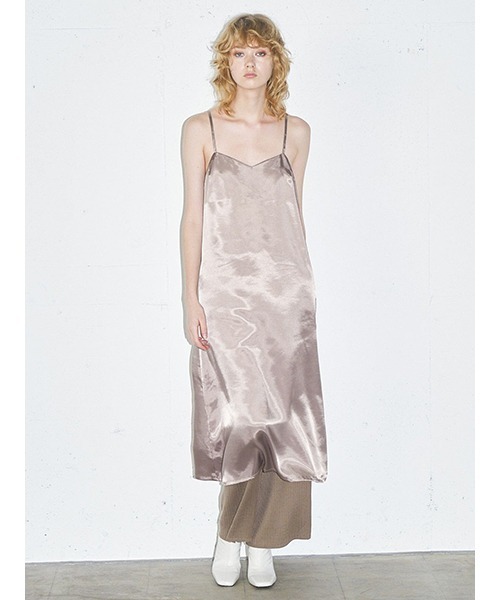 MIDIUMISOLID(ミディウミソリッド)の「サテンキャミソールワンピース(ワンピース・レディース・グリーン/ベージュ/アイボリー・FREE)」の6枚目の写真