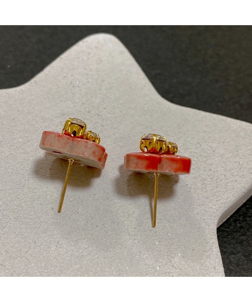 tone(トーン)の「【LoveAmooN】two big flower(MA)(ピアス(両耳用)・レディース・レッド/イエロー・FREE)」の5枚目の写真