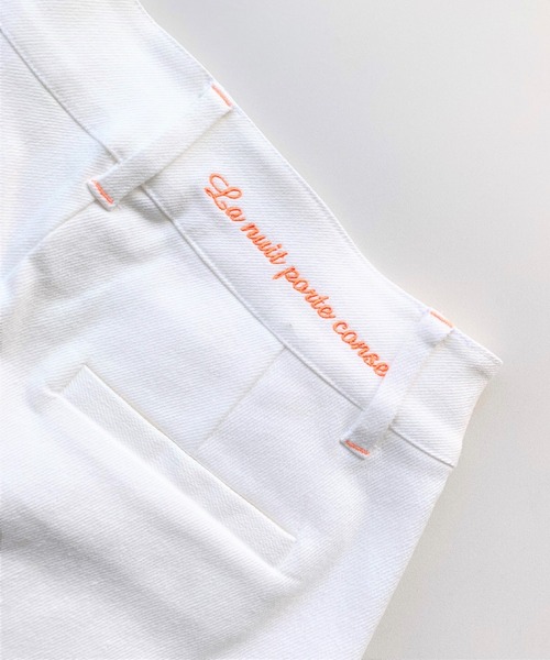 Q(キュー)の「デニムワイドタックパンツ(デニムパンツ・レディース・ネイビー/アイボリー・SMALL/MEDIUM)」の9枚目の写真