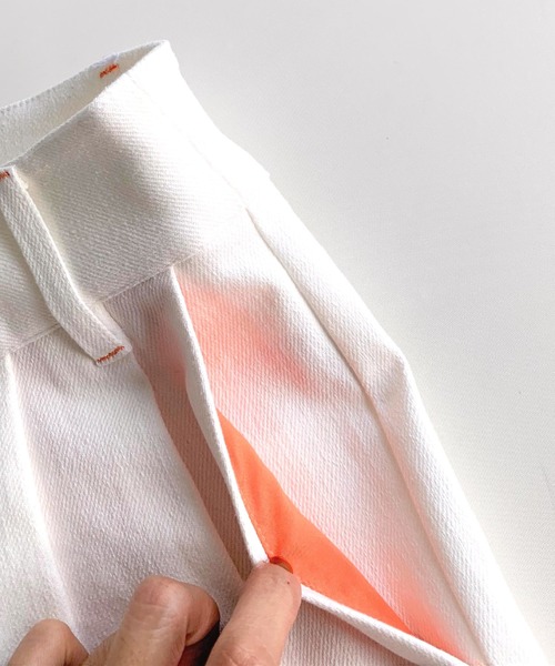 Q(キュー)の「デニムワイドタックパンツ(デニムパンツ・レディース・ネイビー/アイボリー・SMALL/MEDIUM)」の13枚目の写真