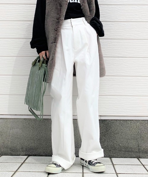 Q(キュー)の「デニムワイドタックパンツ(デニムパンツ・レディース・ネイビー/アイボリー・SMALL/MEDIUM)」の4枚目の写真