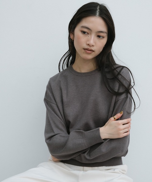 andme（アンドミー）の「【新色追加】クルーネック無地ボーダー長袖ニットトップス（ニット/セーター・レディース・ブラック/クリーム/グレー/キャメル/ピンク/グリーン/ライトイエロー/カーキオリーブ/ブルー系その他/オレンジ/ライトベージュ/レッド/ホワイト×ブラック/チャコールグレー/オフホワイト・M/L）」の5枚目の写真