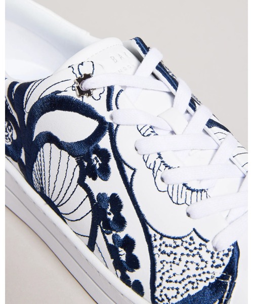 Ted Baker(テッドベーカー)の「KEMMII レトロプリント スニーカー(スニーカー・レディース・ホワイト・38/36/37/39)」の5枚目の写真