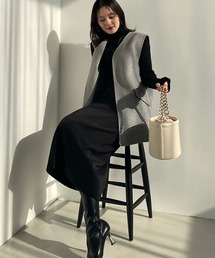 anuans（アニュアンス）の「ウールミックスリバーミドルレングスジレ