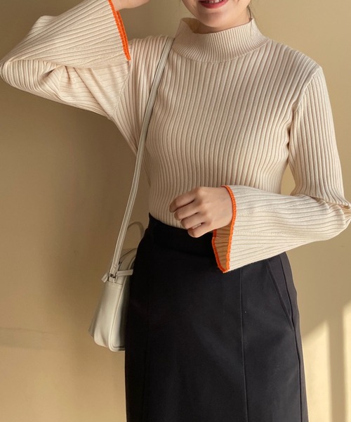 LOWRYS FARM(ローリーズファーム)の「ハイショクフレアスリーブロングスリーブ 176594(ニット/セーター・レディース・アイボリー/ホワイト/ブラック/グレー・FREE)」の1枚目の写真