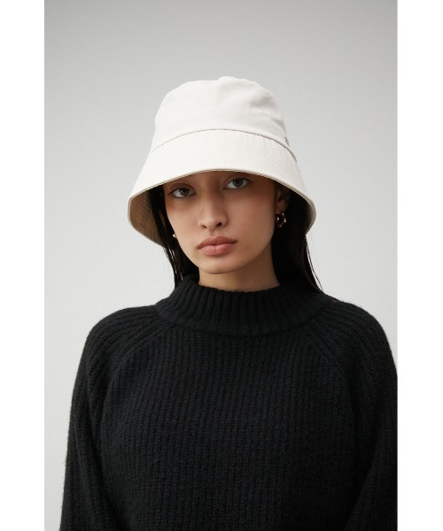 AZUL by moussy(アズールバイマウジー)の「MONOGRAM LOGO BUCKET HAT/モノグラムロゴバケットハット(キャップ・レディース・ブラック/アイボリー/マジェンタ・FREE)」の4枚目の写真
