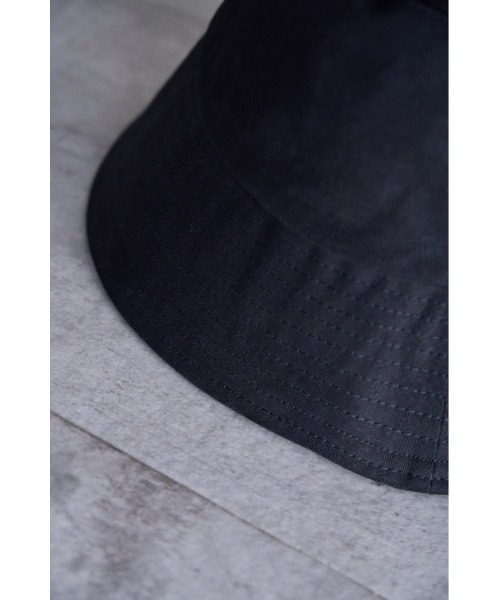 AZUL by moussy(アズールバイマウジー)の「MONOGRAM LOGO BUCKET HAT/モノグラムロゴバケットハット(キャップ・レディース・ブラック/アイボリー/マジェンタ・FREE)」の17枚目の写真