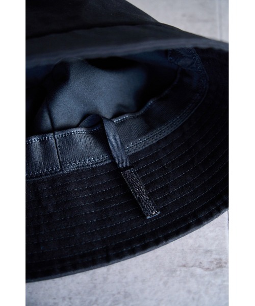 AZUL by moussy(アズールバイマウジー)の「MONOGRAM LOGO BUCKET HAT/モノグラムロゴバケットハット(キャップ・レディース・ブラック/アイボリー/マジェンタ・FREE)」の19枚目の写真