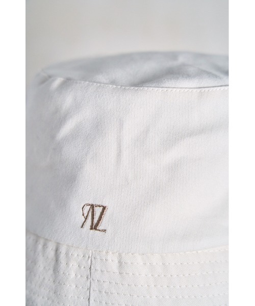 AZUL by moussy(アズールバイマウジー)の「MONOGRAM LOGO BUCKET HAT/モノグラムロゴバケットハット(キャップ・レディース・ブラック/アイボリー/マジェンタ・FREE)」の7枚目の写真