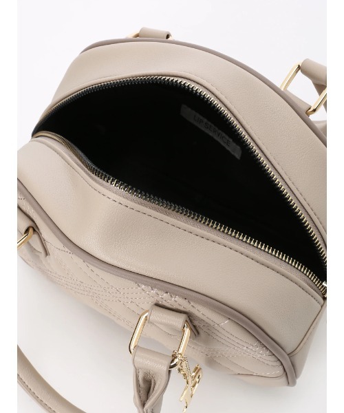 LIPSERVICE（リップサービス）の「LSチャームキルティングミニバッグ（ハンドバッグ・レディース・ピンクベージュ/ブラック・FREE）」の4枚目の写真