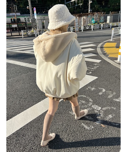 PHILLY（フィリー）の「フード付ボリュームMA-1（MA-1・レディース・グリーン系その他/グリーン×ピンク/アイボリー/ブラック・FREE）」の6枚目の写真