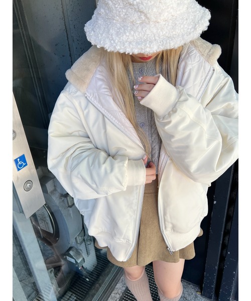 PHILLY（フィリー）の「フード付ボリュームMA-1（MA-1・レディース・グリーン系その他/グリーン×ピンク/アイボリー/ブラック・FREE）」の11枚目の写真