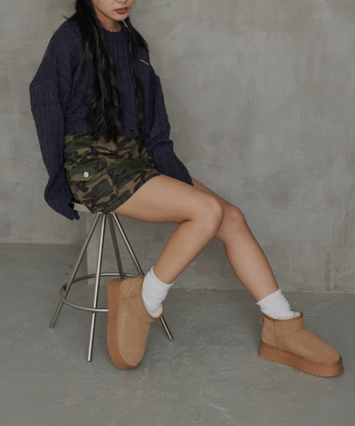 FIG&VIPER（フィグアンドバイパー）の「厚底ムートンブーツ（ブーツ・レディース・ブラック/キャメル・S/M/L）」の4枚目の写真