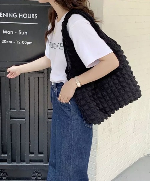 ammy.（エイミードット）の「【 ammy. / エイミードット 】 ふわふわ ぽこぽこ ワッフル トートバッグ（トートバッグ・レディース・ピンク/ホワイト/ブラック/イエロー/ブルー・FREE）」の2枚目の写真