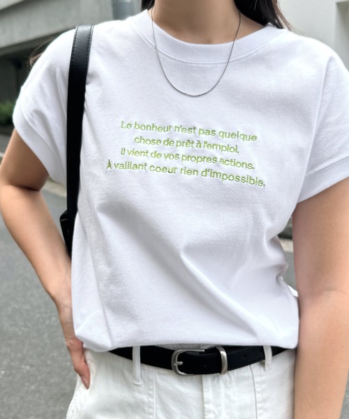 andme（アンドミー）の「ロゴ刺繍フレンチスリーブTシャツ（Tシャツ/カットソー・レディース・チャコールグレー/ベージュ/ホワイト×レッド/ホワイト×ブルー/ホワイト×グレー/ホワイト×ライム・M）」の4枚目の写真