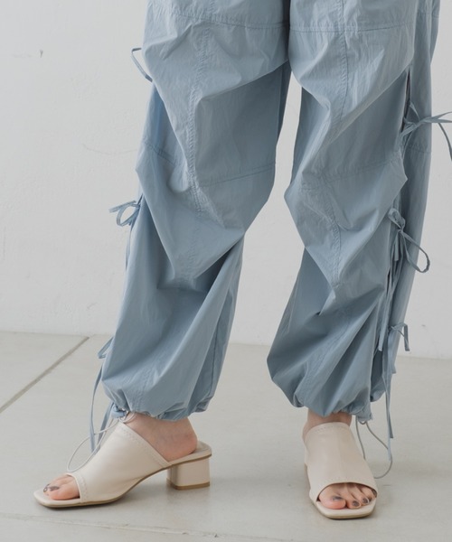 Kastane（カスタネ）の「【2023SSカタログ掲載アイテム】スクエアヒールサンダル（サンダル・レディース・アイボリー/ブラック・S/M/L）」の9枚目の写真