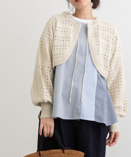 POU DOU DOU（プードゥドゥ）の「ボーダーアイレット編みショート丈ボレロカーディガン（カーディガン/ボレロ・レディース・ブラック/アイボリー/ライトグリーン・3）」の2枚目の写真