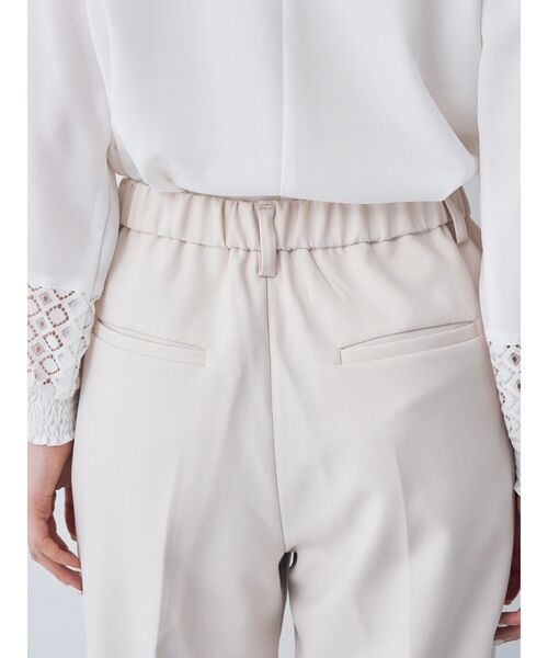 YECCA VECCA（イェッカヴェッカ）の「タックテーパードパンツ（その他パンツ・レディース・ライトベージュ/ネイビー/グリーン系その他3・M/L/S）」の5枚目の写真