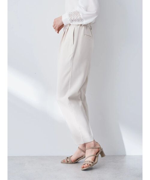 YECCA VECCA（イェッカヴェッカ）の「タックテーパードパンツ（その他パンツ・レディース・ライトベージュ/ネイビー/グリーン系その他3・M/L/S）」の11枚目の写真