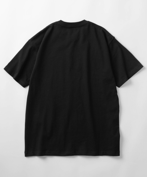 NEW ERA（ニューエラ）の「【NEW ERA/ニューエラ】Flag Logo Mid ブラック×ホワイト  プリント 半袖クルーネックTシャツ/ レギュラーフィット/ブラック（Tシャツ/カットソー・メンズ・ブラック・L/XL/M）」の2枚目の写真