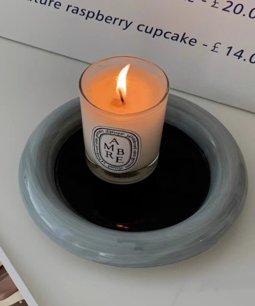 Made in I(メイドインアイ)の「バイカラーぷっくりラウンドプレート(食器・レディース・ピンク/グレー/ブラック/ホワイト/イエロー・FREE)」の1枚目の写真