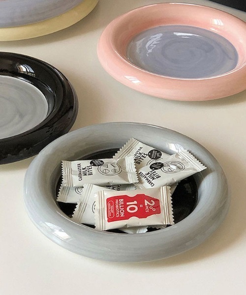 Made in I(メイドインアイ)の「バイカラーぷっくりラウンドプレート(食器・レディース・ピンク/グレー/ブラック/ホワイト/イエロー・FREE)」の7枚目の写真