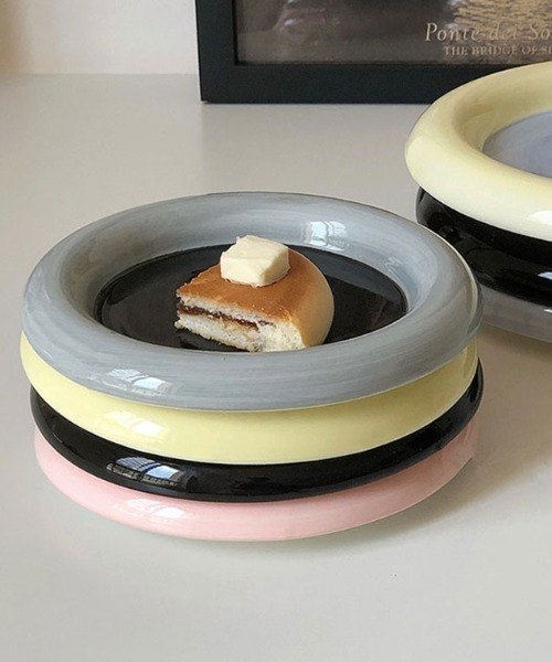 Made in I(メイドインアイ)の「バイカラーぷっくりラウンドプレート(食器・レディース・ピンク/グレー/ブラック/ホワイト/イエロー・FREE)」の8枚目の写真