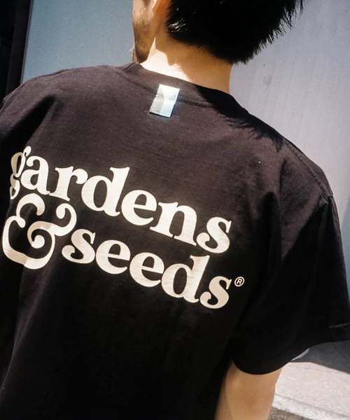 WISM（ウィズム）の「【GARDENS＆SEEDS / ガーデンズアンドシーズ】WISM 別注 S/S TEE（Tシャツ/カットソー・メンズ・ブラック/ベージュ・MEDIUM/LARGE/X-LARGE）」の6枚目の写真