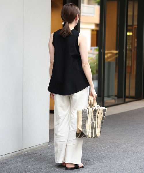 IENA（イエナ）の「TRAPAZEノースリーブＴシャツ（Tシャツ/カットソー・レディース・ホワイト/ブラック/グレー・FREE）」の10枚目の写真