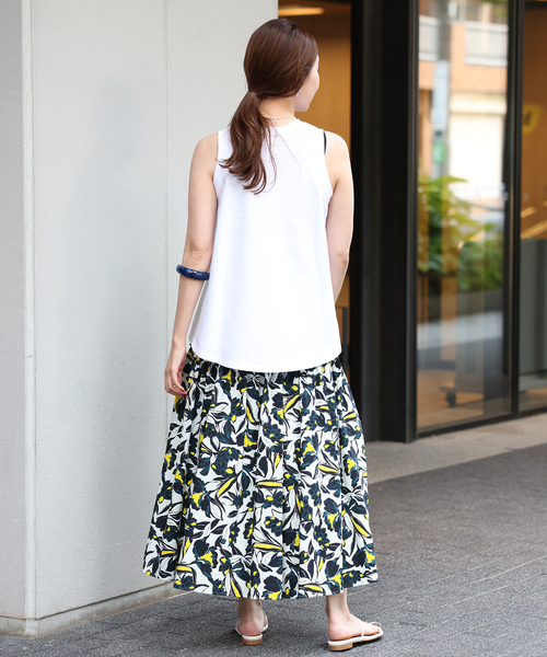 IENA（イエナ）の「TRAPAZEノースリーブＴシャツ（Tシャツ/カットソー・レディース・ホワイト/ブラック/グレー・FREE）」の20枚目の写真