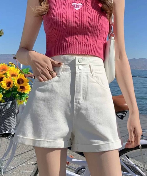 NANEA（ナネア）の「デニムショートパンツ（デニムパンツ・レディース・ブラック/ホワイト/ブルー・SMALL/MEDIUM/LARGE/X-LARGE）」の11枚目の写真