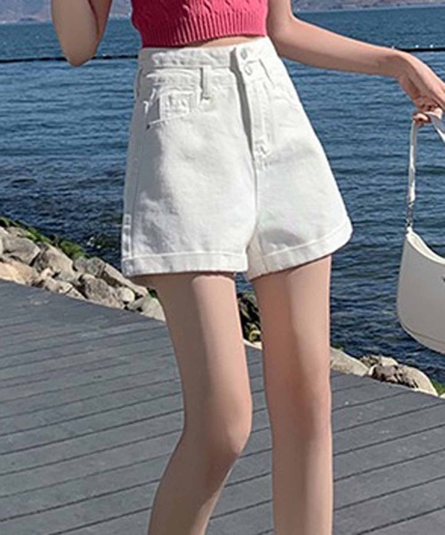 NANEA（ナネア）の「デニムショートパンツ（デニムパンツ・レディース・ブラック/ホワイト/ブルー・SMALL/MEDIUM/LARGE/X-LARGE）」の4枚目の写真