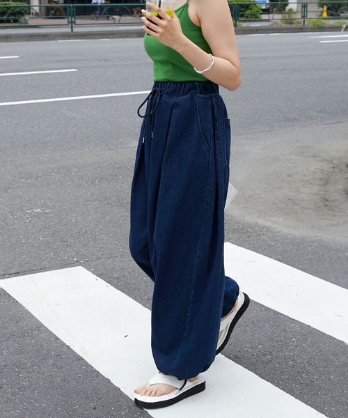 forksy.(フォルクシー)の「【forksy.】サイドタックワイドデニムパンツ(デニムパンツ・レディース・アイボリー/ブラック/ネイビー・FREE)」の3枚目の写真