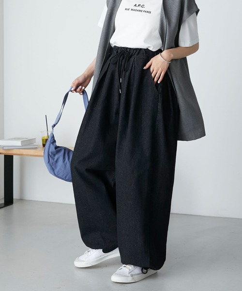 forksy.(フォルクシー)の「【forksy.】サイドタックワイドデニムパンツ(デニムパンツ・レディース・アイボリー/ブラック/ネイビー・FREE)」の2枚目の写真