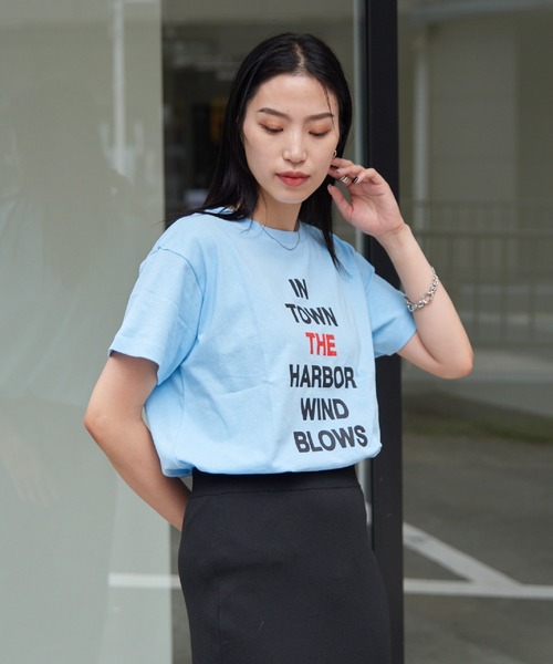 COLONY 2139(コロニートゥーワンスリーナイン)の「20/USA天竺プリント裾スリットTシャツ(Tシャツ/カットソー・レディース・ホワイト/ブラック/サックスブルー・FREE)」の21枚目の写真