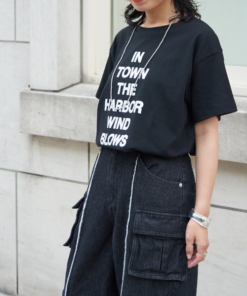 COLONY 2139(コロニートゥーワンスリーナイン)の「20/USA天竺プリント裾スリットTシャツ(Tシャツ/カットソー・レディース・ホワイト/ブラック/サックスブルー・FREE)」の22枚目の写真